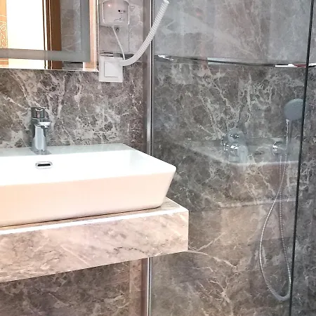 Отель Exelans 3*