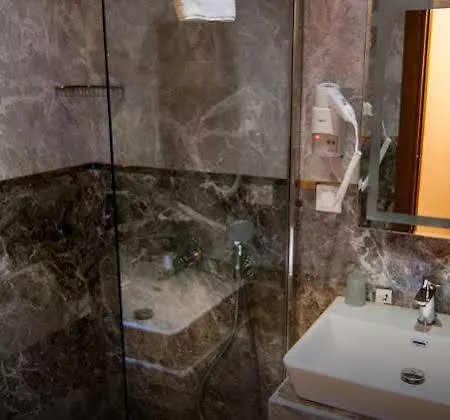 Отель Exelans 3*