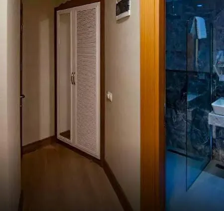 Exelans Hotel 3*